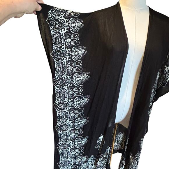 Shawl Poncho Wrap Kimono Black Geometric Aztec OSFM LOVESTITCH Boho Aztec Artsy - Picture 5 of 10